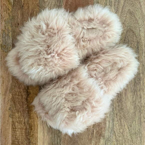 Inuikii Shearling Slippers - Picture 4 of 5